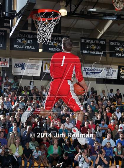 Thumbnail 3 in City of Palms Classic Slam Dunk Contest photogallery.