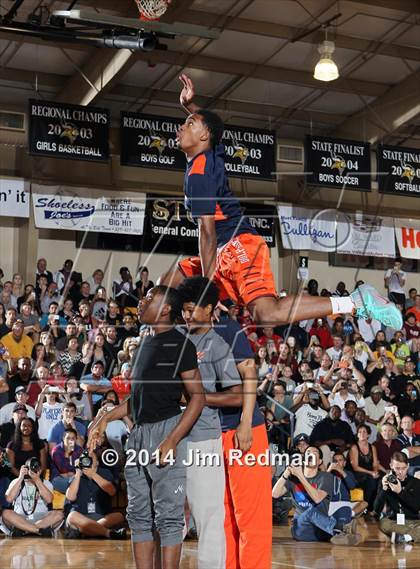 Thumbnail 2 in City of Palms Classic Slam Dunk Contest photogallery.