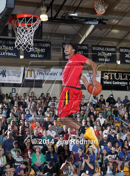 Thumbnail 3 in City of Palms Classic Slam Dunk Contest photogallery.