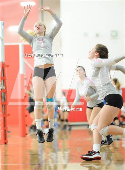 Thumbnail 3 in Carlsbad vs. Village Christian (HUDL SoCal Invite) photogallery.