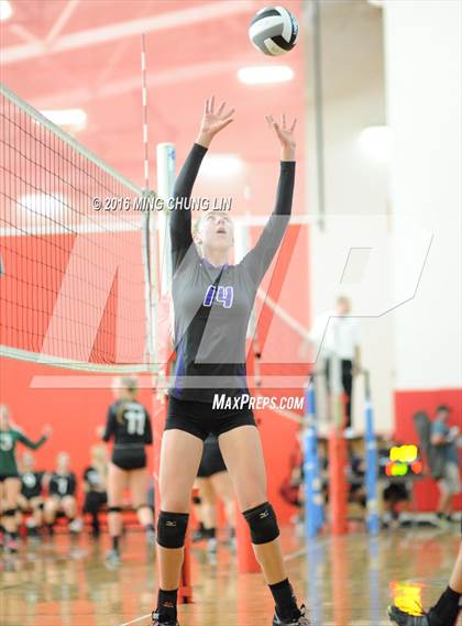 Thumbnail 2 in Carlsbad vs. Village Christian (HUDL SoCal Invite) photogallery.