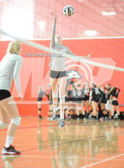 Thumbnail 2 in Carlsbad vs. Village Christian (HUDL SoCal Invite) photogallery.