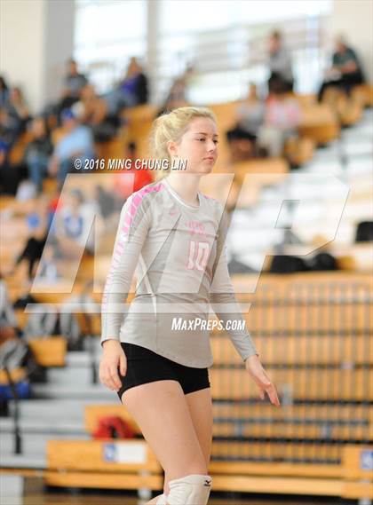 Thumbnail 2 in Carlsbad vs. Village Christian (HUDL SoCal Invite) photogallery.