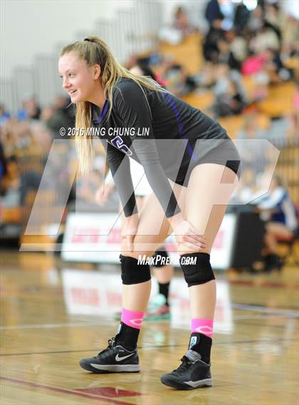 Thumbnail 2 in Carlsbad vs. Village Christian (HUDL SoCal Invite) photogallery.