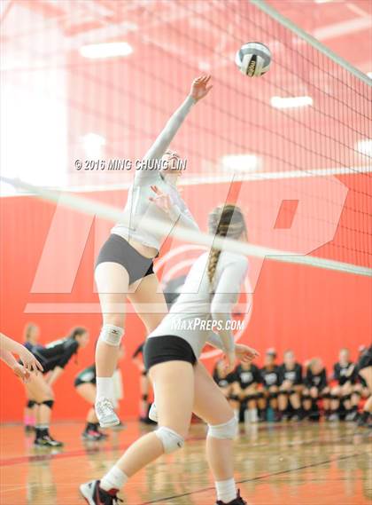 Thumbnail 3 in Carlsbad vs. Village Christian (HUDL SoCal Invite) photogallery.