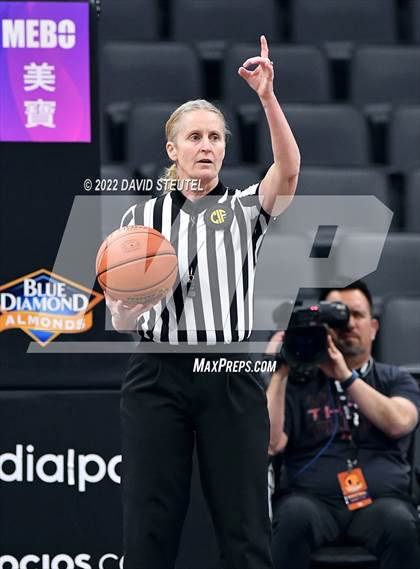 Thumbnail 1 in Windward vs. Salesian College Preparatory (CIF State D1 Final) photogallery.