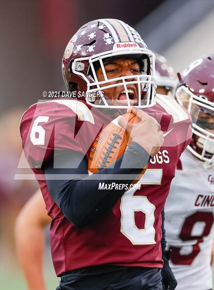 Thumbnail 3 in Summer Creek vs. Cinco Ranch (UIL 6A Regional Playoff) photogallery.
