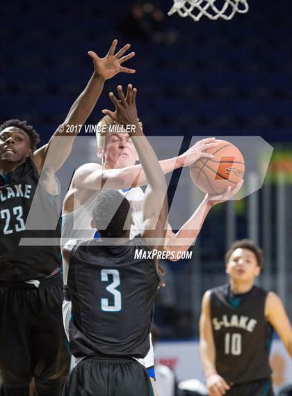 Thumbnail 3 in Seattle Prep vs. Spanaway Lake photogallery.