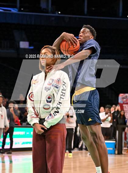 Thumbnail 3 in McDonald's All American Games (Slam Dunk) photogallery.