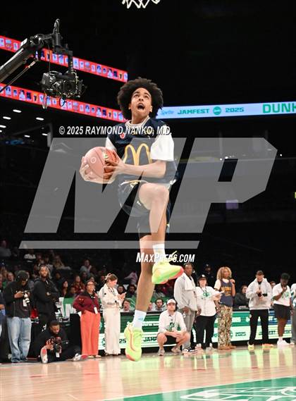 Thumbnail 2 in McDonald's All American Games (Slam Dunk) photogallery.