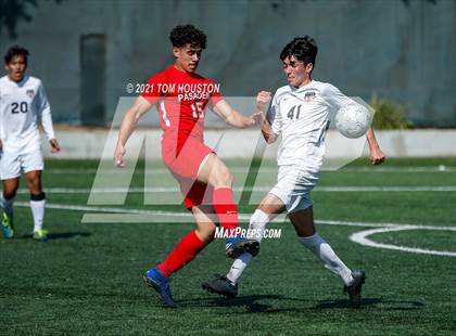 Thumbnail 2 in Pasadena vs. Troy photogallery.