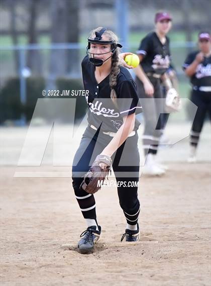 Thumbnail 1 in Montgomery vs Waller (Brenham Tournament) photogallery.