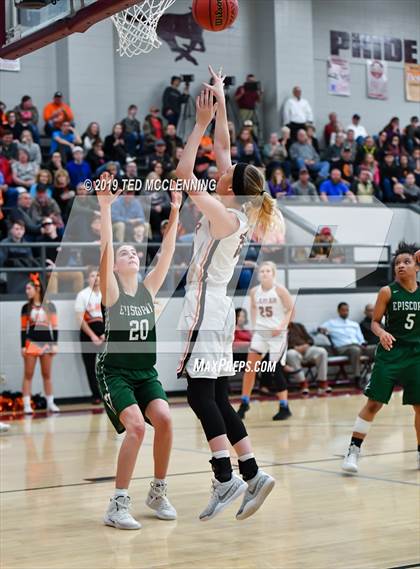 Thumbnail 1 in Lamar vs. Episcopal (AAA 3A Regional Playoff) photogallery.