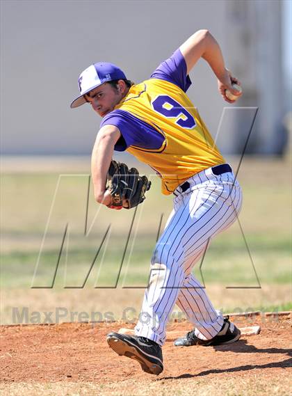 Thumbnail 3 in Whitewright vs. Farmersville (Blue Ridge Tournament) photogallery.