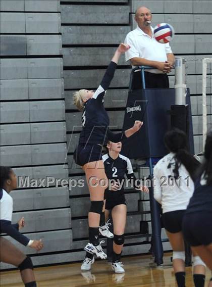 Thumbnail 1 in Redlands East Valley vs. Shadow Ridge (Durango Fall Classic) photogallery.