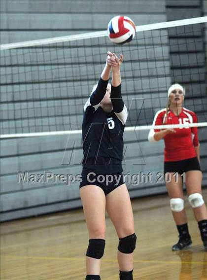 Thumbnail 2 in Redlands East Valley vs. Shadow Ridge (Durango Fall Classic) photogallery.
