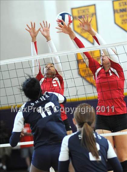 Thumbnail 1 in Redlands East Valley vs. Shadow Ridge (Durango Fall Classic) photogallery.