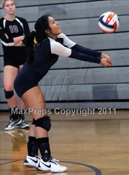 Thumbnail 2 in Redlands East Valley vs. Shadow Ridge (Durango Fall Classic) photogallery.