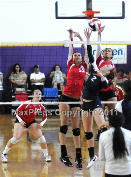Thumbnail 1 in Redlands East Valley vs. Shadow Ridge (Durango Fall Classic) photogallery.