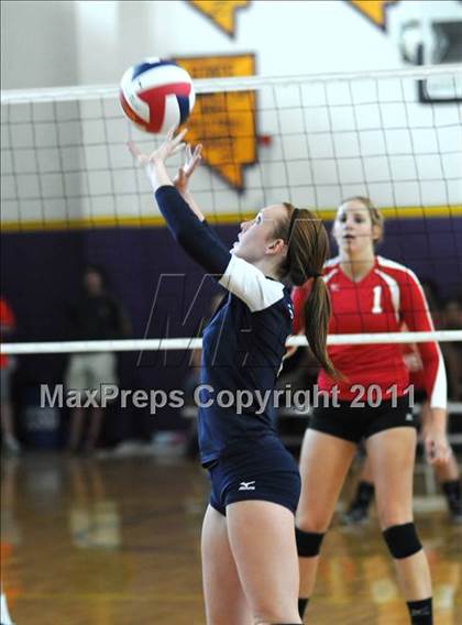 Thumbnail 3 in Redlands East Valley vs. Shadow Ridge (Durango Fall Classic) photogallery.