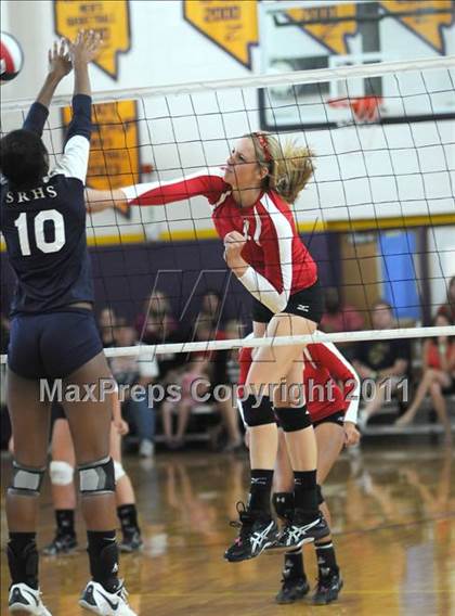 Thumbnail 1 in Redlands East Valley vs. Shadow Ridge (Durango Fall Classic) photogallery.