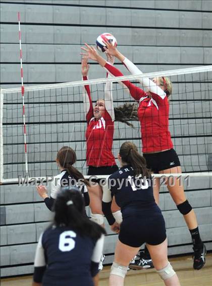 Thumbnail 2 in Redlands East Valley vs. Shadow Ridge (Durango Fall Classic) photogallery.