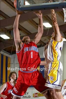 Thumbnail 2 in San Leandro vs. Archbishop Riordan (Gridley Invitational) photogallery.