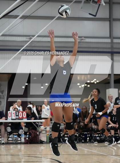 Thumbnail 3 in Mansfield vs. Copperas Cove (Legends Invitational) photogallery.