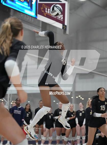 Thumbnail 2 in Mansfield vs. Copperas Cove (Legends Invitational) photogallery.