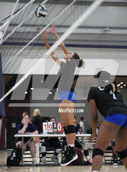 Thumbnail 2 in Mansfield vs. Copperas Cove (Legends Invitational) photogallery.