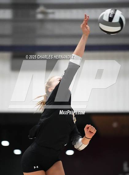 Thumbnail 3 in Mansfield vs. Copperas Cove (Legends Invitational) photogallery.