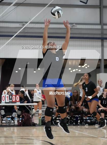 Thumbnail 2 in Mansfield vs. Copperas Cove (Legends Invitational) photogallery.