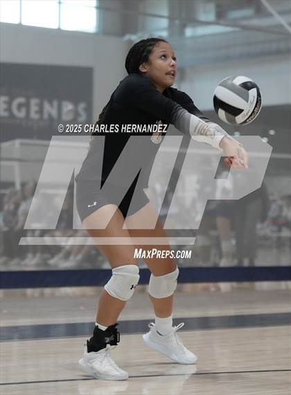 Thumbnail 2 in Mansfield vs. Copperas Cove (Legends Invitational) photogallery.
