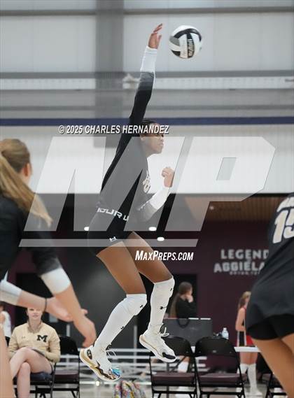 Thumbnail 3 in Mansfield vs. Copperas Cove (Legends Invitational) photogallery.