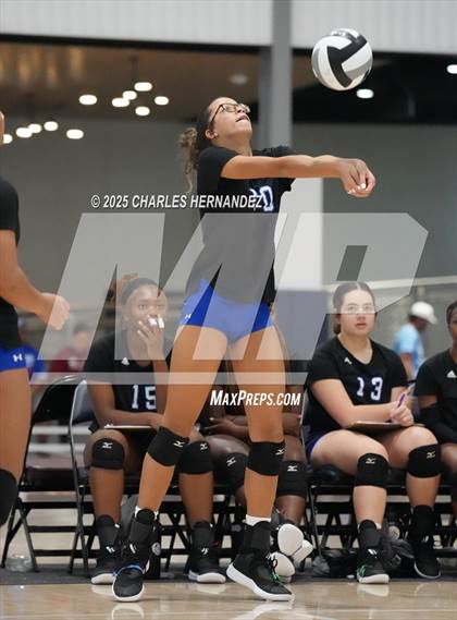Thumbnail 2 in Mansfield vs. Copperas Cove (Legends Invitational) photogallery.