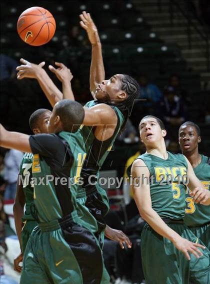 Thumbnail 1 in Rice vs. St. Patrick (PrimeTime Shootout) photogallery.