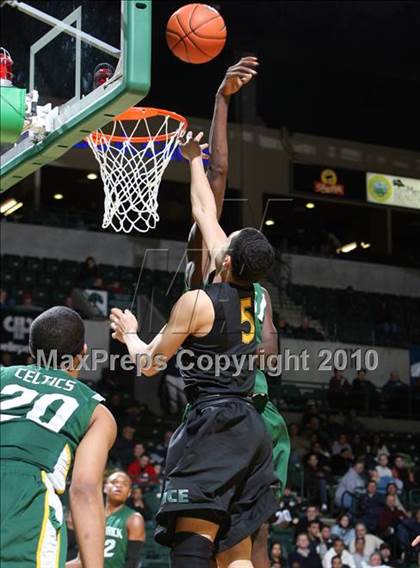 Thumbnail 2 in Rice vs. St. Patrick (PrimeTime Shootout) photogallery.