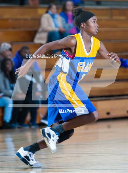 Thumbnail 2 in Grant vs. Oakland Tech (Oakland Legends Classic) photogallery.