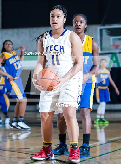 Thumbnail 1 in Grant vs. Oakland Tech (Oakland Legends Classic) photogallery.