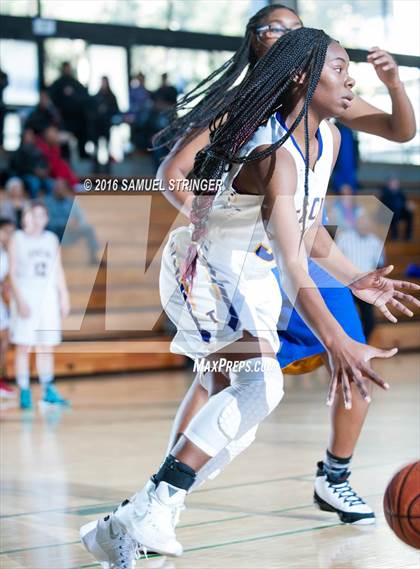 Thumbnail 1 in Grant vs. Oakland Tech (Oakland Legends Classic) photogallery.