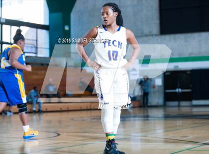 Thumbnail 2 in Grant vs. Oakland Tech (Oakland Legends Classic) photogallery.