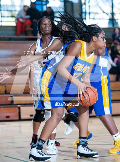 Thumbnail 2 in Grant vs. Oakland Tech (Oakland Legends Classic) photogallery.