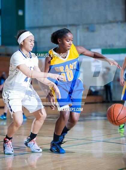 Thumbnail 1 in Grant vs. Oakland Tech (Oakland Legends Classic) photogallery.