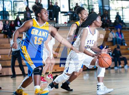 Thumbnail 1 in Grant vs. Oakland Tech (Oakland Legends Classic) photogallery.