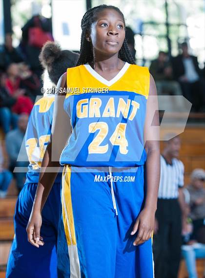 Thumbnail 3 in Grant vs. Oakland Tech (Oakland Legends Classic) photogallery.