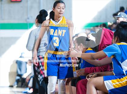 Thumbnail 3 in Grant vs. Oakland Tech (Oakland Legends Classic) photogallery.