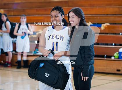 Thumbnail 3 in Grant vs. Oakland Tech (Oakland Legends Classic) photogallery.