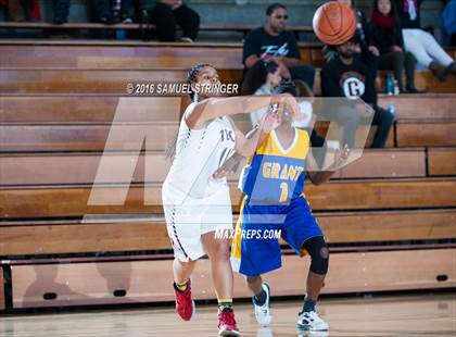 Thumbnail 1 in Grant vs. Oakland Tech (Oakland Legends Classic) photogallery.