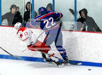 Thumbnail 3 in Burlington @ Catholic Memorial (MIAA Division 1A) photogallery.