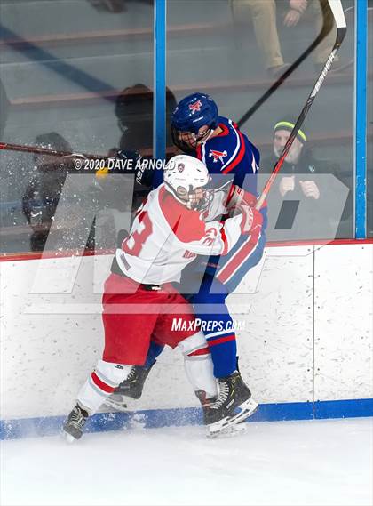 Thumbnail 1 in Burlington @ Catholic Memorial (MIAA Division 1A) photogallery.